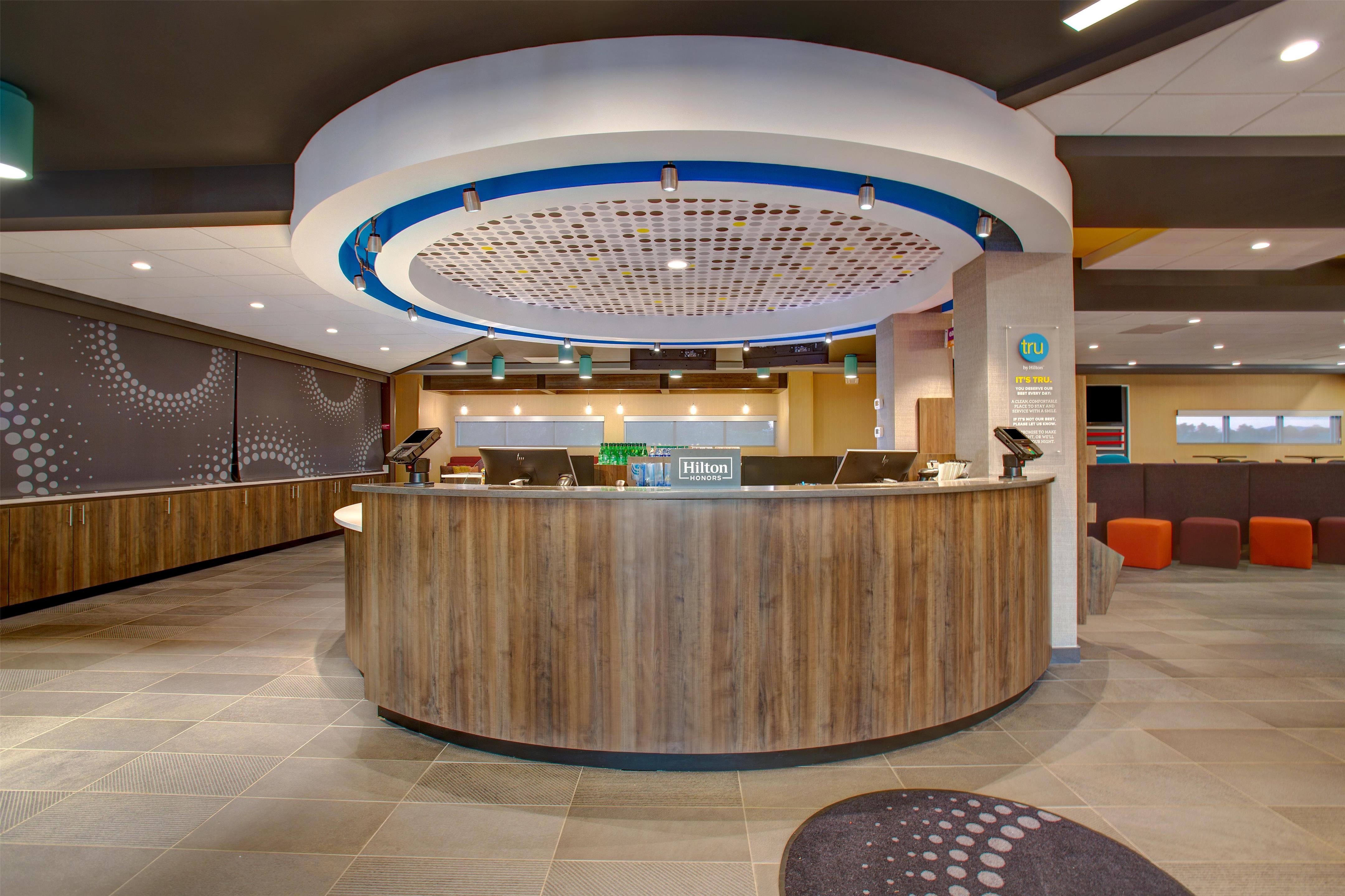 Reception | Tru by Hilton Alcoa Knoxville Airport