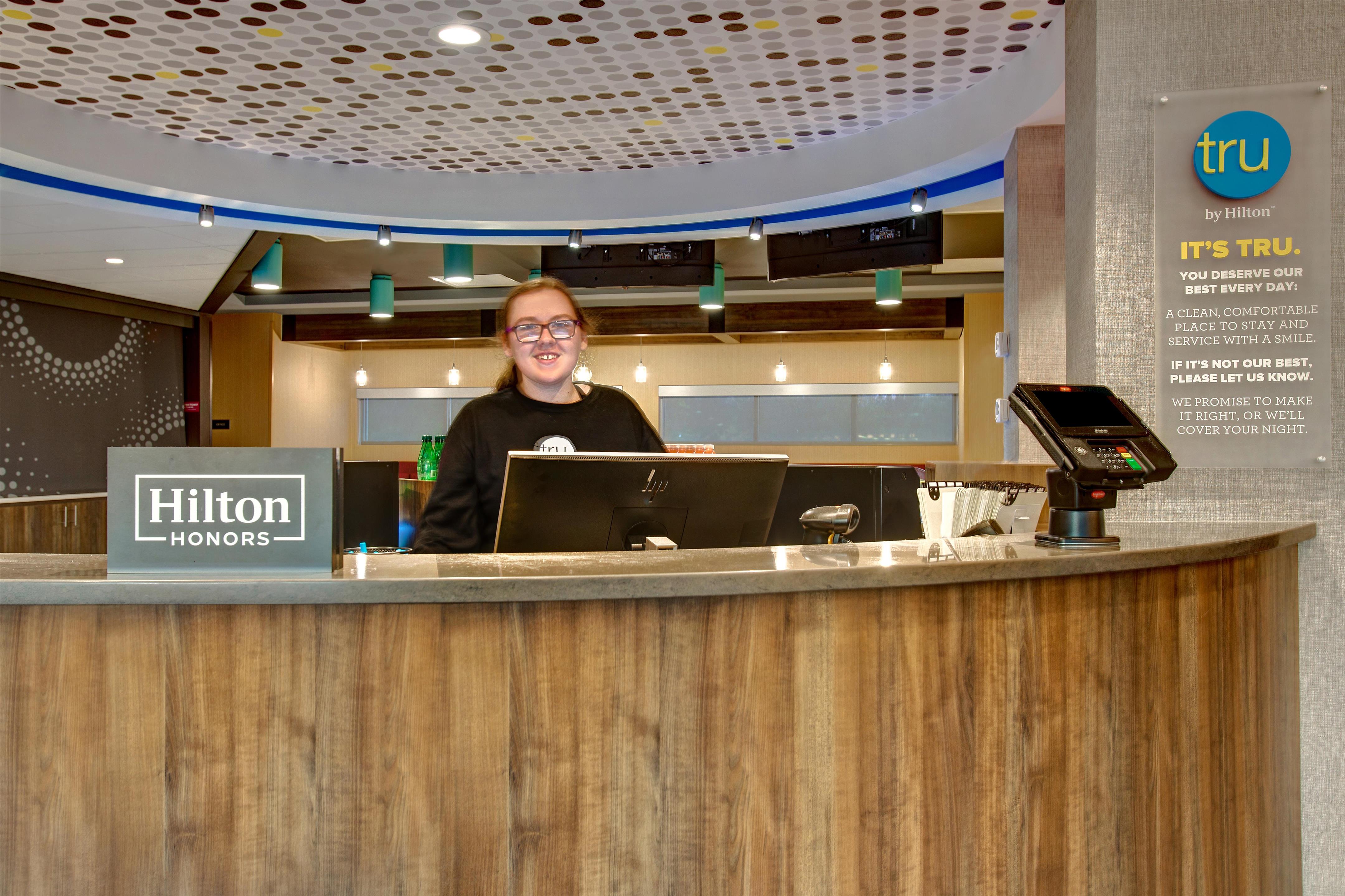 Reception | Tru by Hilton Alcoa Knoxville Airport
