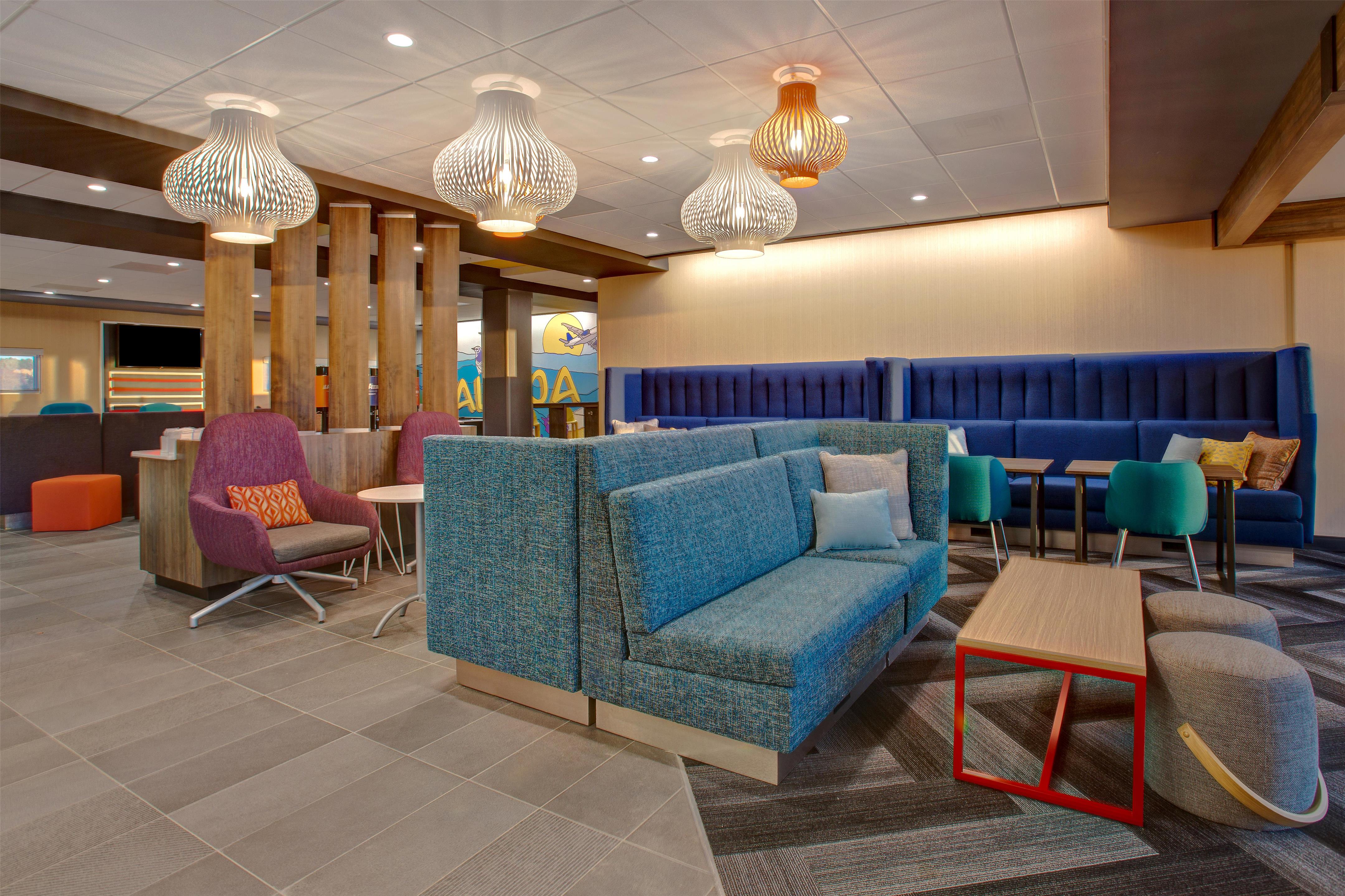 Lobby | Tru by Hilton Alcoa Knoxville Airport