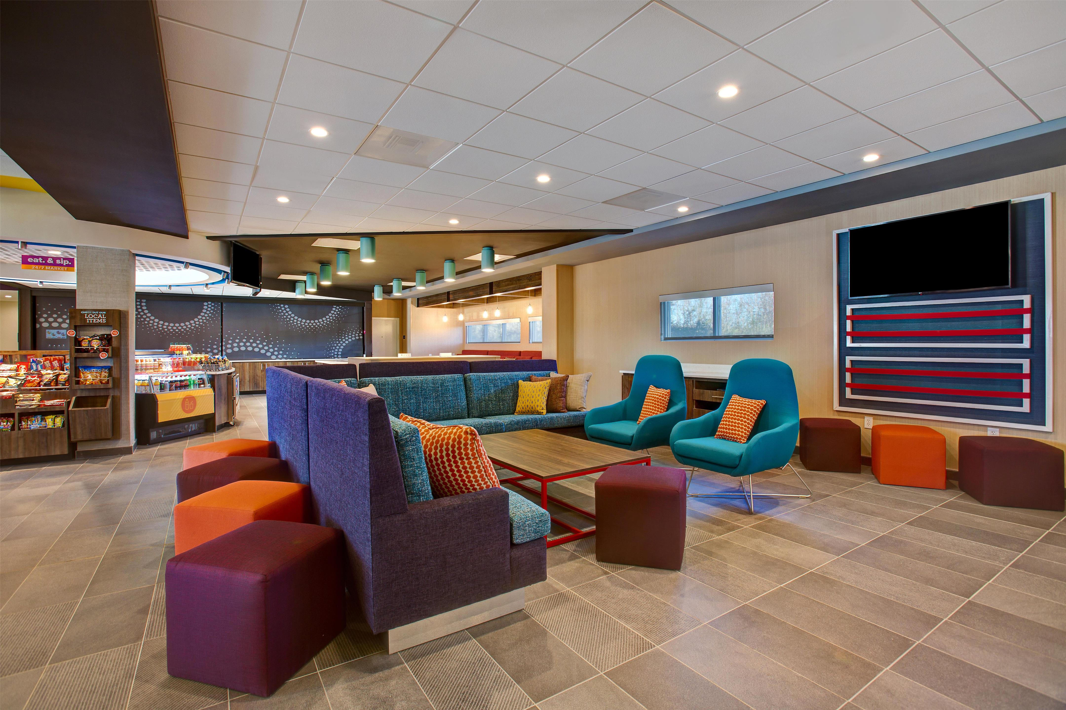 Lobby | Tru by Hilton Alcoa Knoxville Airport