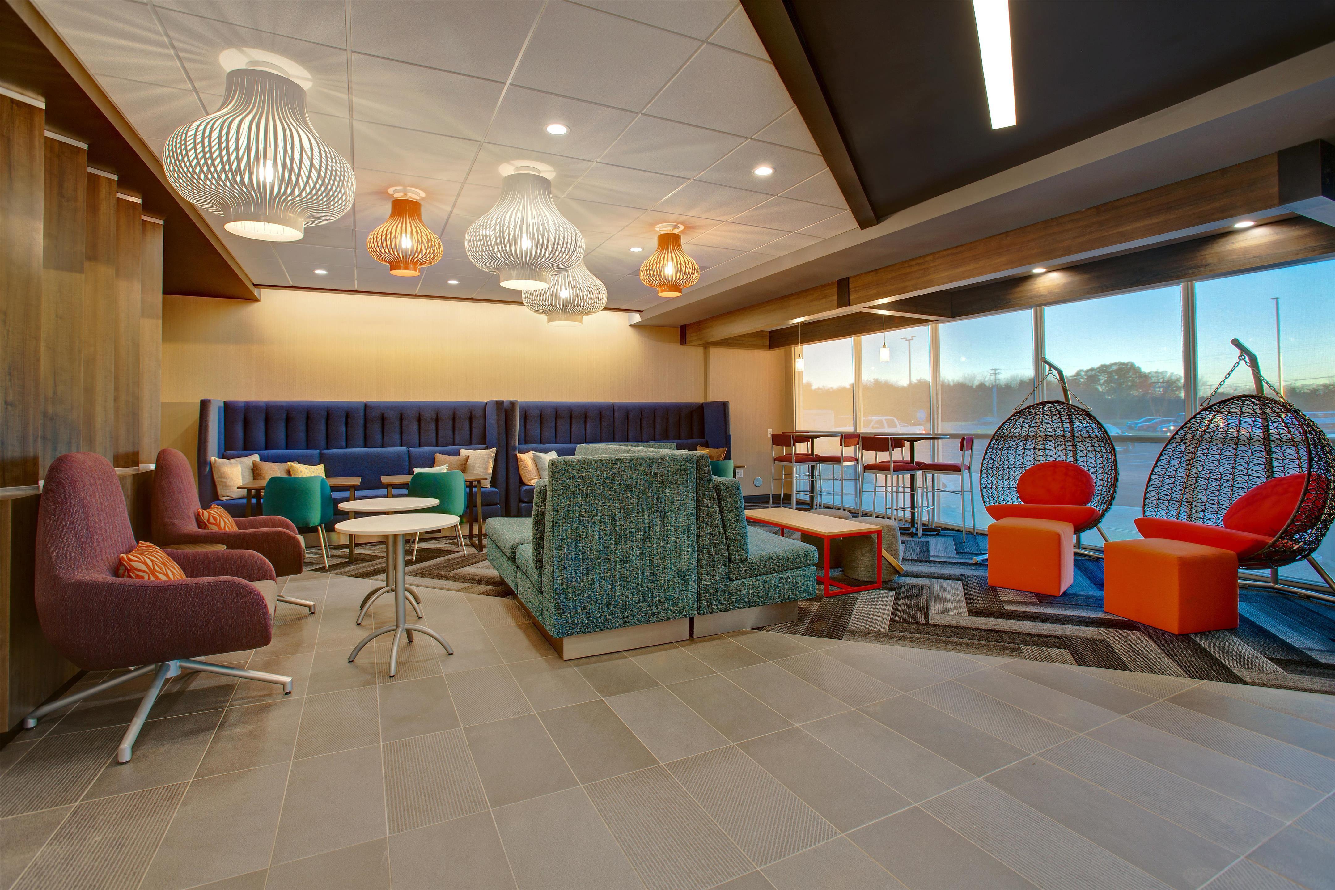 Lobby | Tru by Hilton Alcoa Knoxville Airport