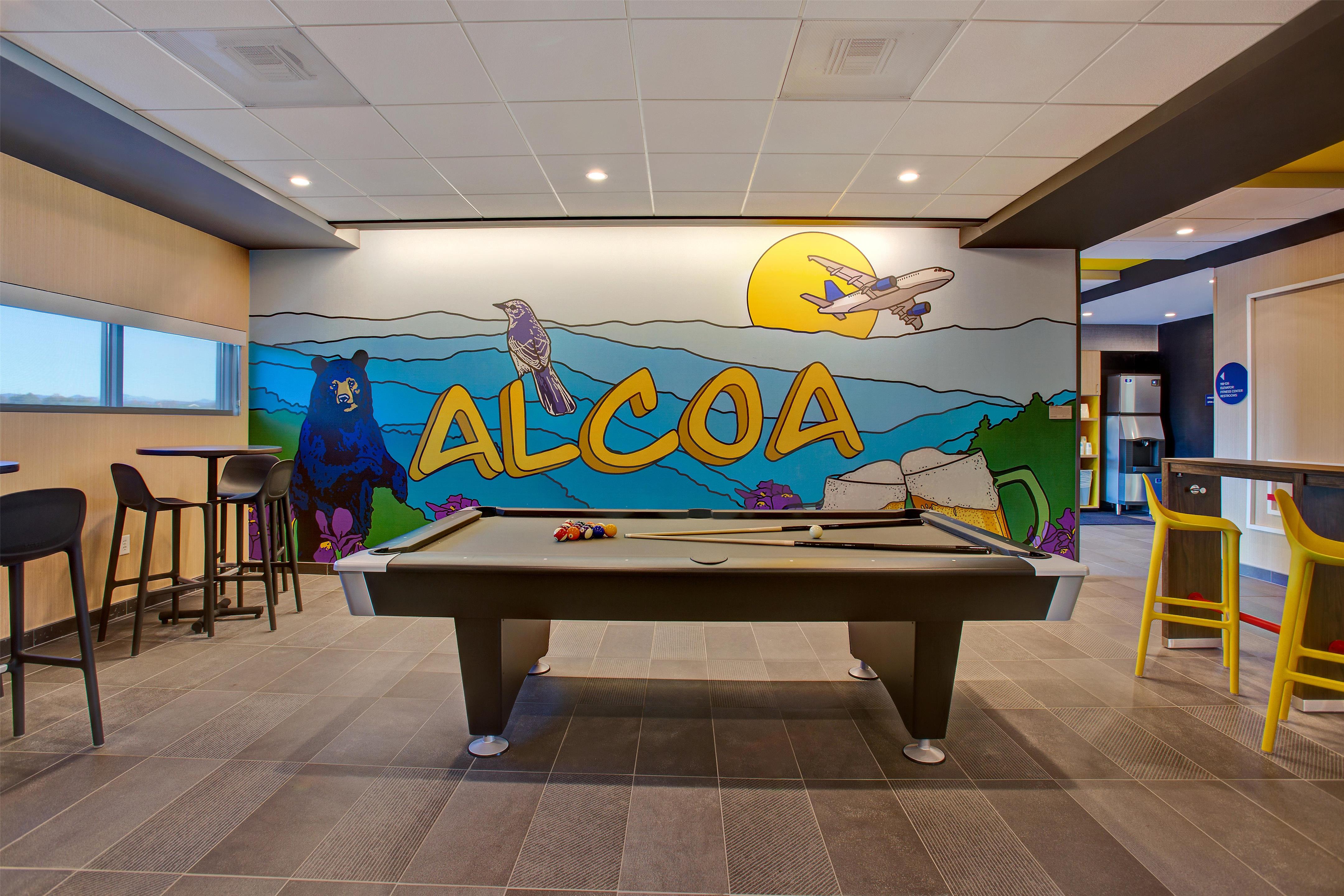 Lobby | Tru by Hilton Alcoa Knoxville Airport