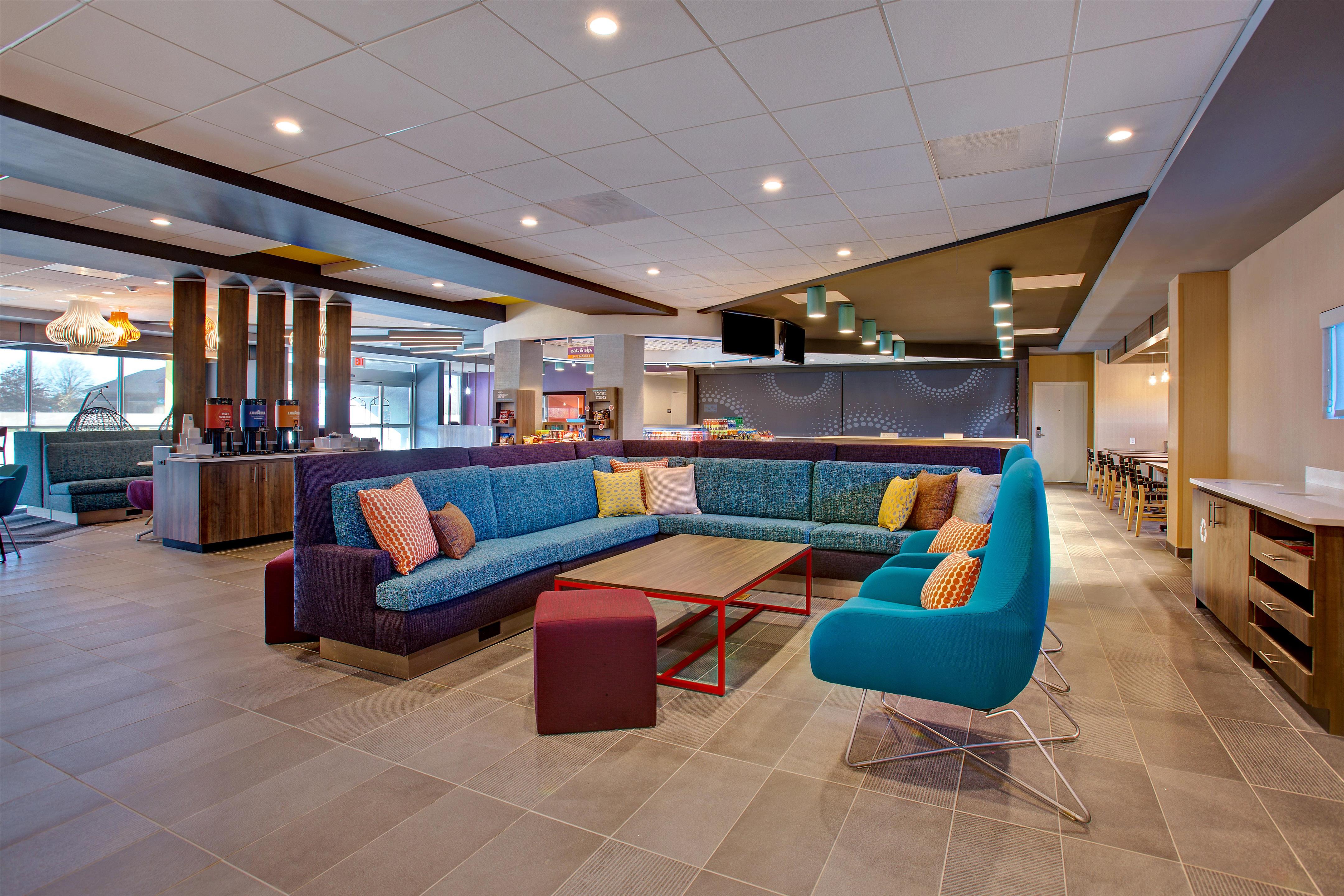 Lobby | Tru by Hilton Alcoa Knoxville Airport