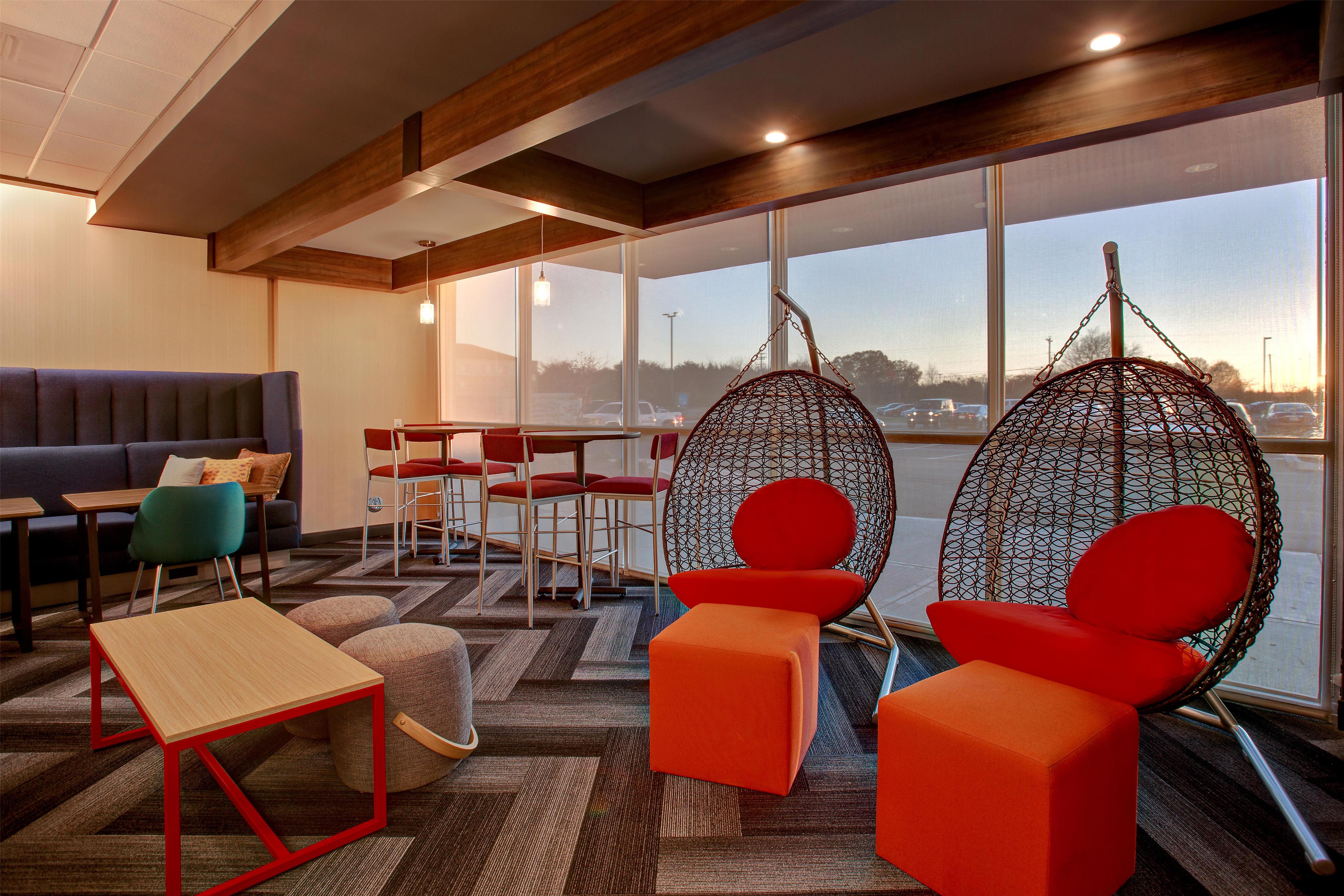 Lobby | Tru by Hilton Alcoa Knoxville Airport