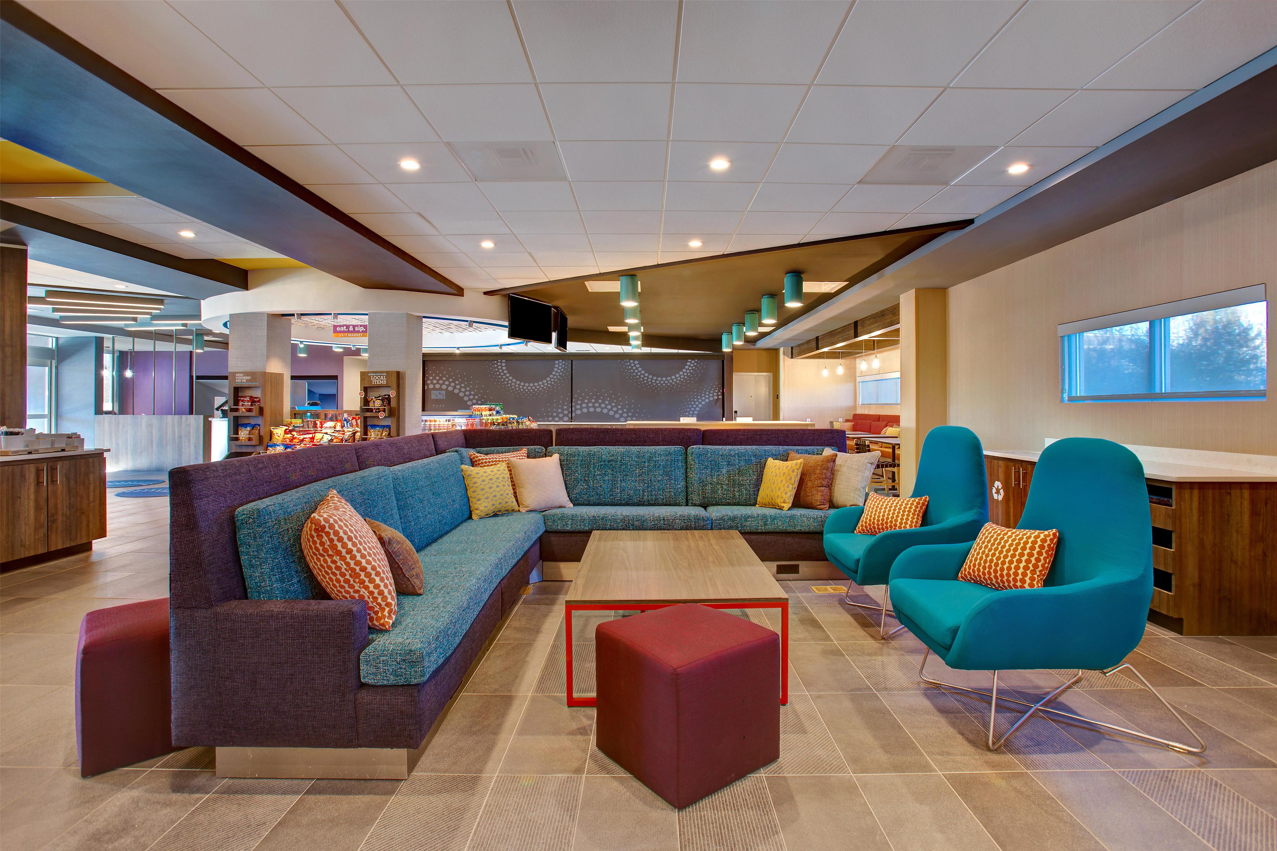 Lobby | Tru by Hilton Alcoa Knoxville Airport