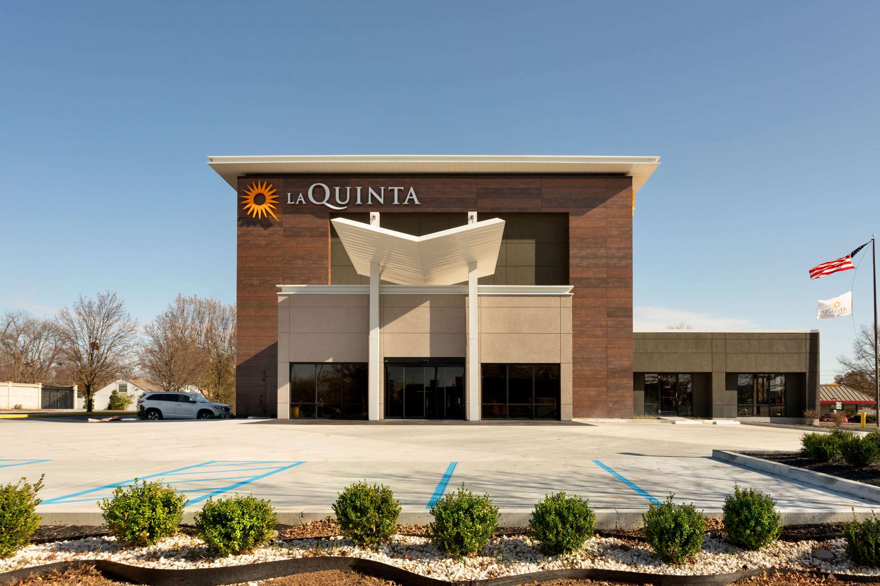 Exterior | La Quinta Inn & Suites by Wyndham St Louis Route 66