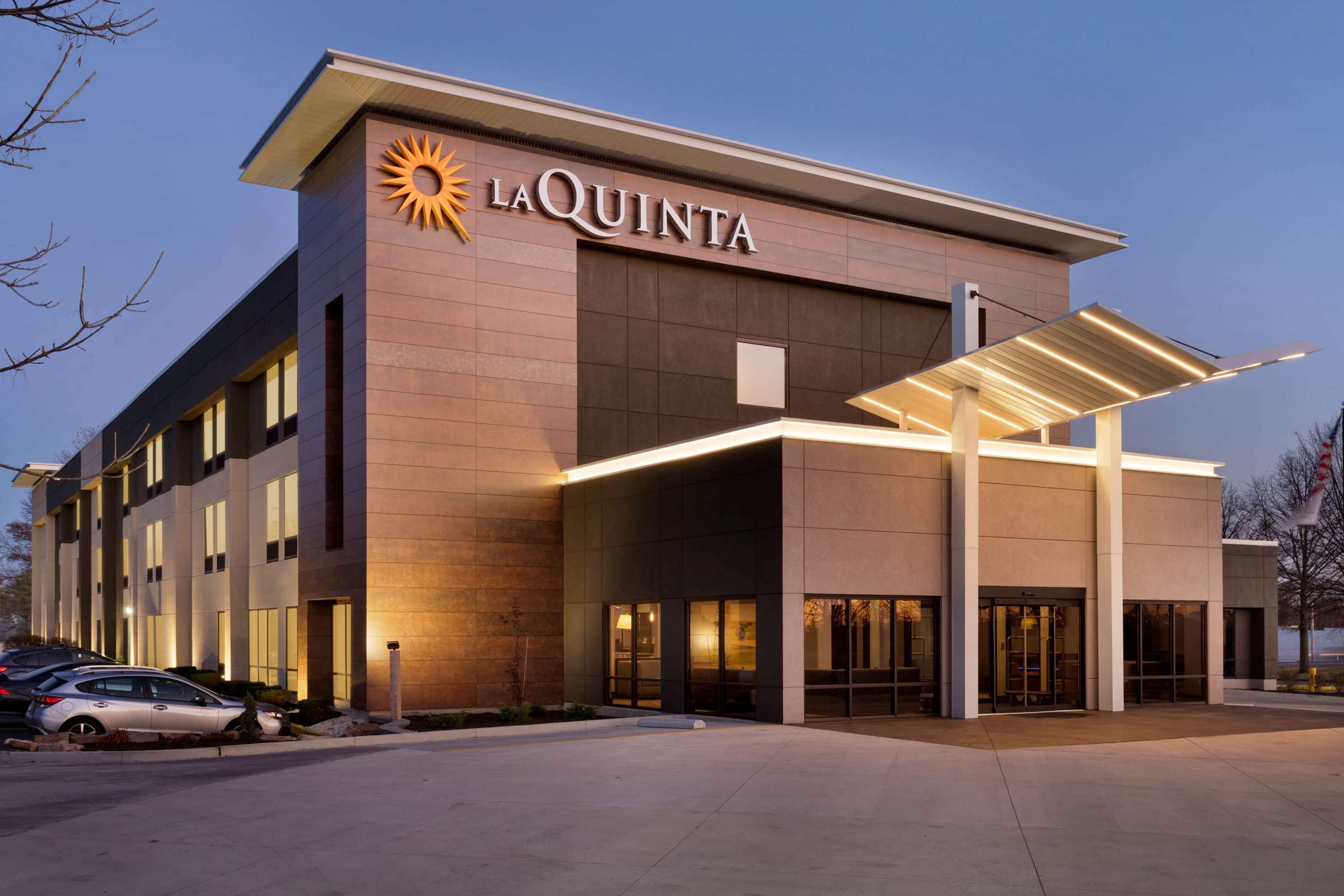Exterior | La Quinta Inn & Suites by Wyndham St Louis Route 66