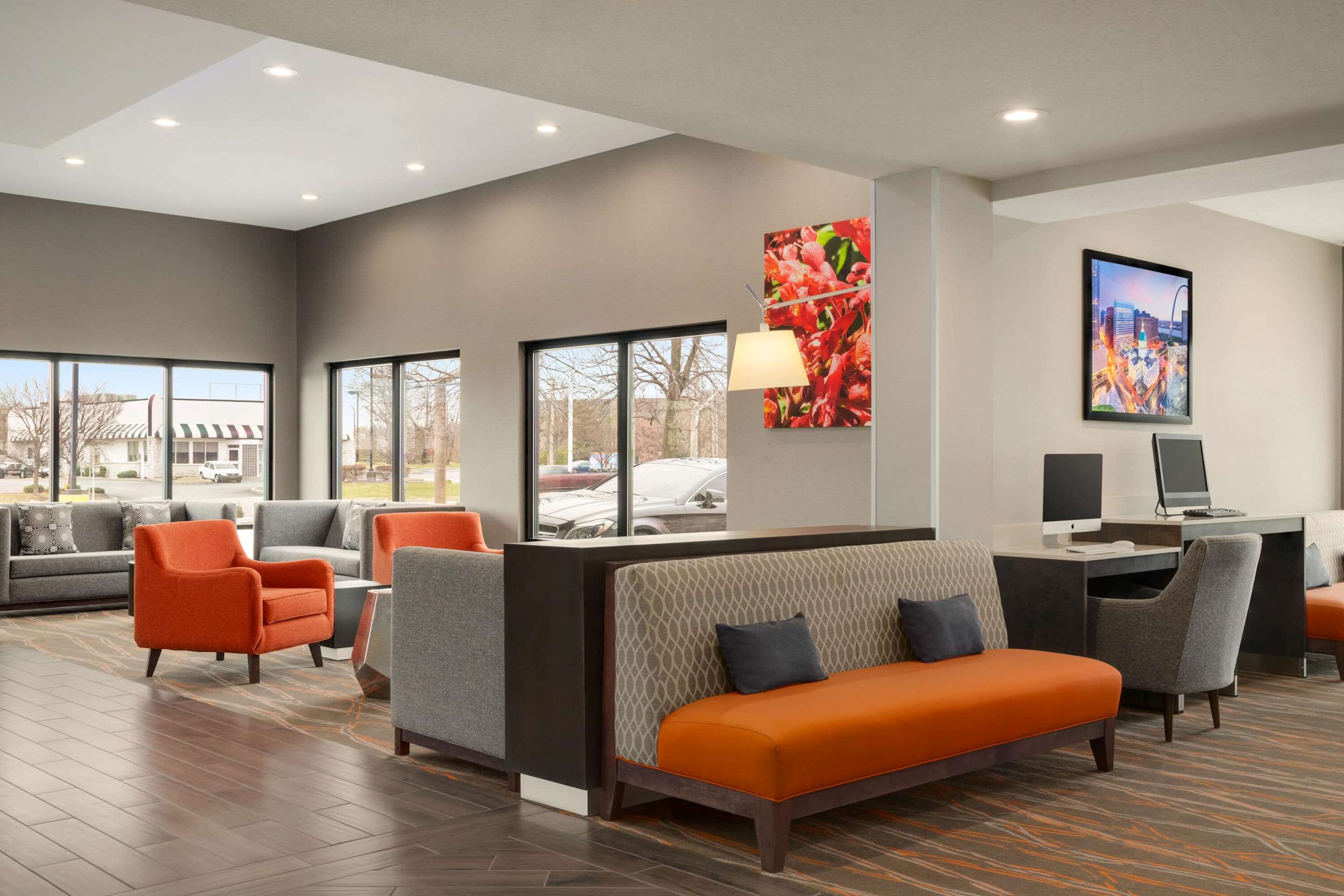 Lobby | La Quinta Inn & Suites by Wyndham St Louis Route 66