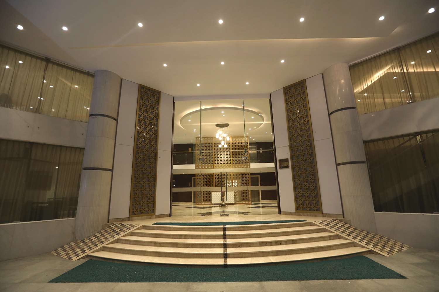 Hotel Shravanti Sarovar Portico Bengaluru - Facade