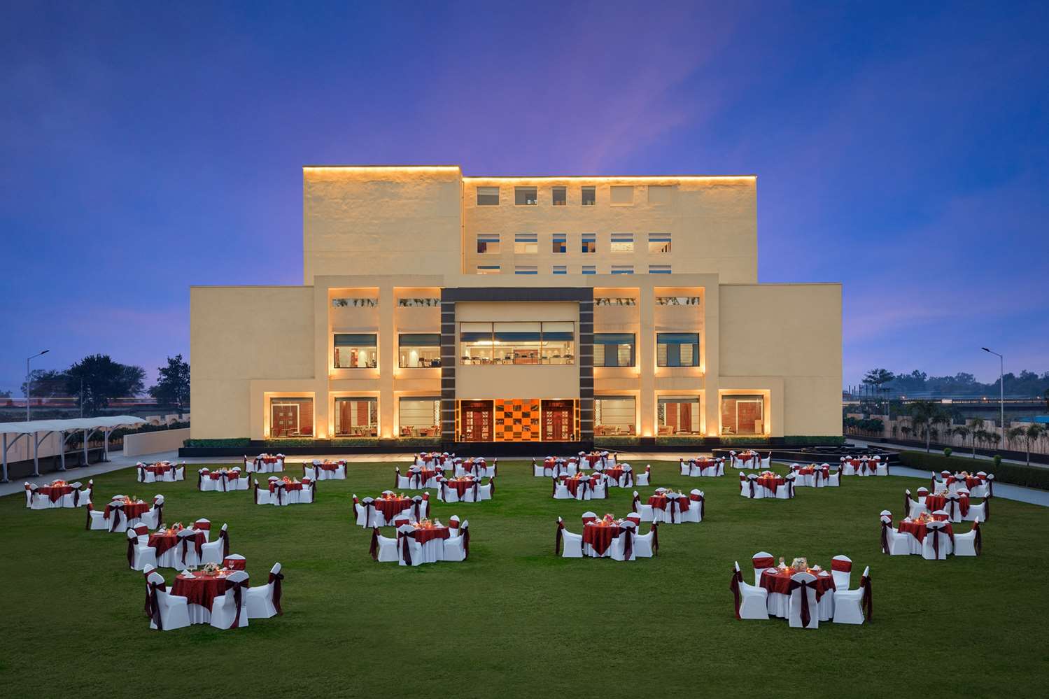 HOTEL VIRAJ SAROVAR PORTICO JAMMU - Exterior