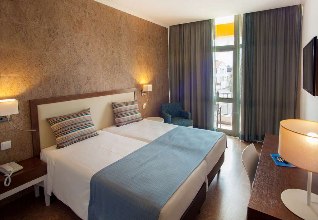 VILA PARK-guestroom-Guest Room,On-Site.jpg
