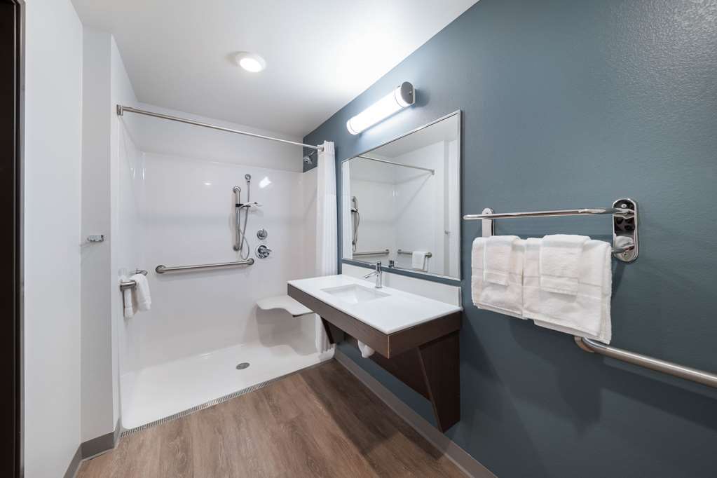 WOODSPRING SUITES DALLAS PLANO CENT-guestroom-Guest Room,Bathroom,On-Site.jpg