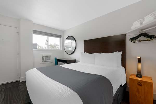  - Stoke Hotel Revelstoke