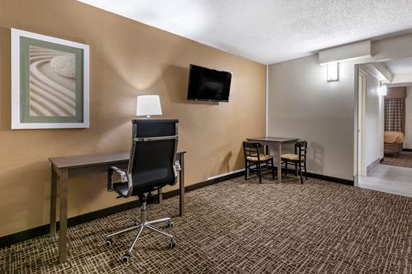  - Quality Inn & Suites Spring Lake