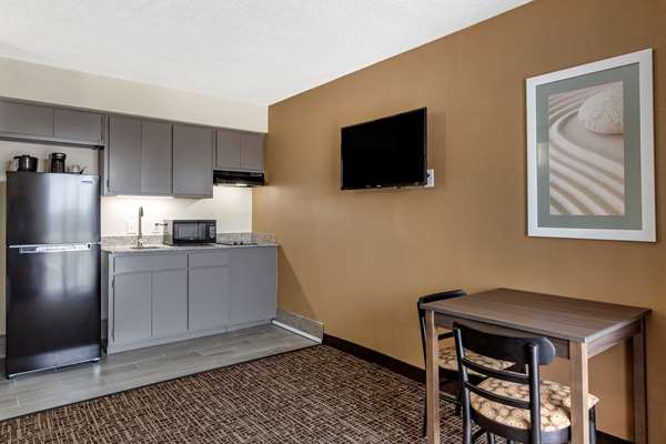  - Quality Inn & Suites Spring Lake