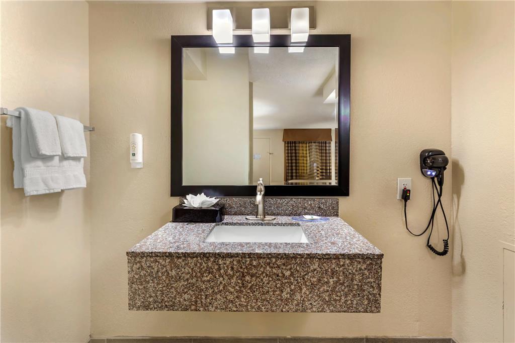 QUALITY INN AND SUITES SPRING LAKE-guestroom-Guest Room,Bathroom,On-Site.jpg