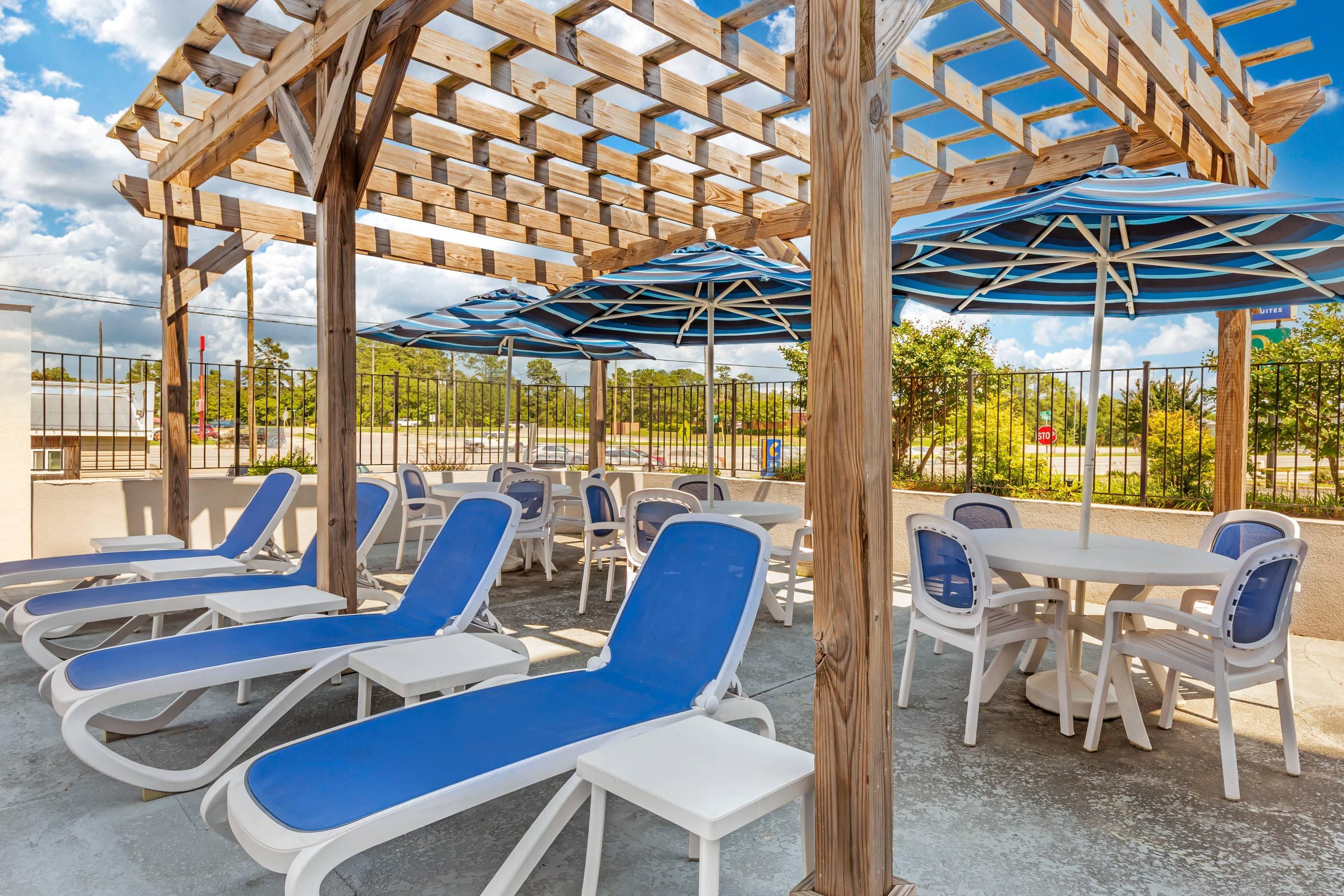Relax on the sundeck | Quality Inn & Suites Near North Fort Bragg