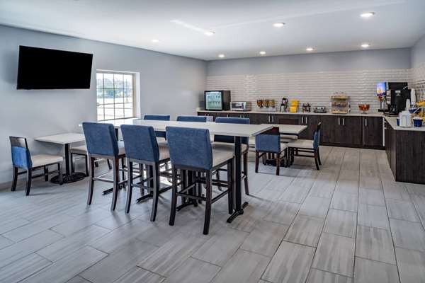  - Days Inn & Suites Graceland Area Horn Lake - I-55 & I-69, Exit 289