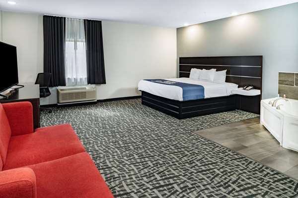  - Days Inn & Suites Graceland Area Horn Lake - I-55 & I-69, Exit 289