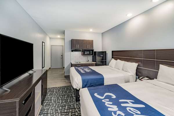  - Days Inn & Suites Graceland Area Horn Lake - I-55 & I-69, Exit 289