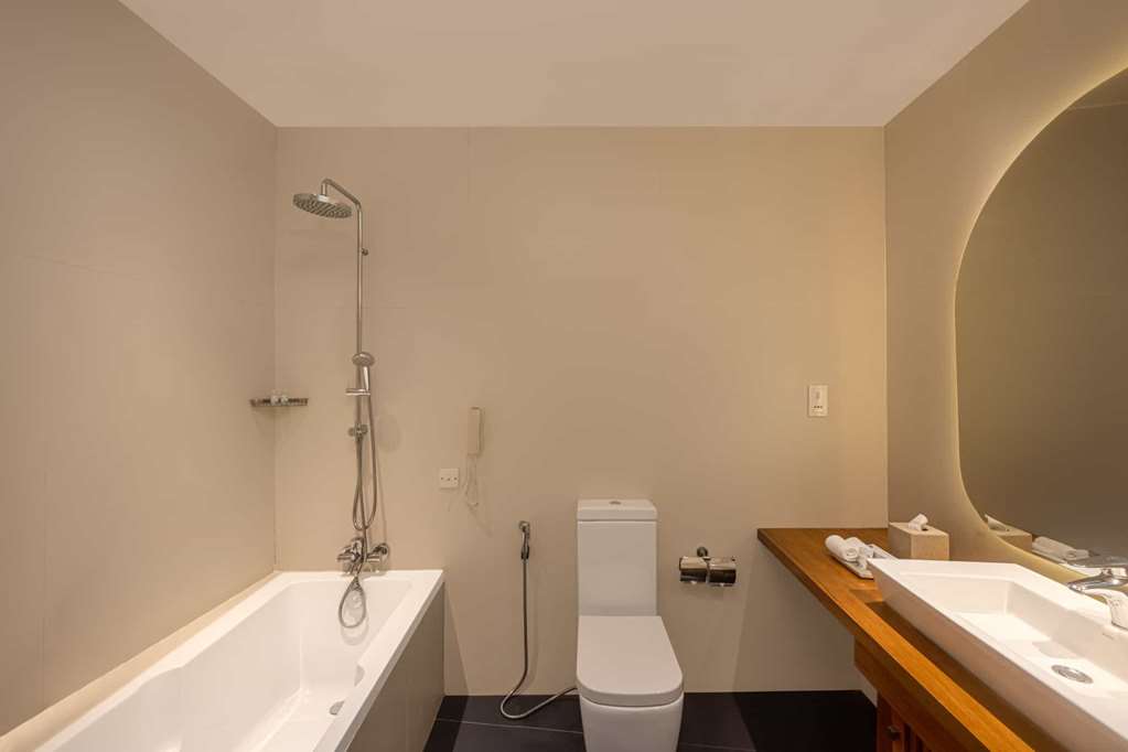OCCIDENTAL EDEN BERUWALA-guestroom-Guest Room,Bathroom,On-Site.jpg