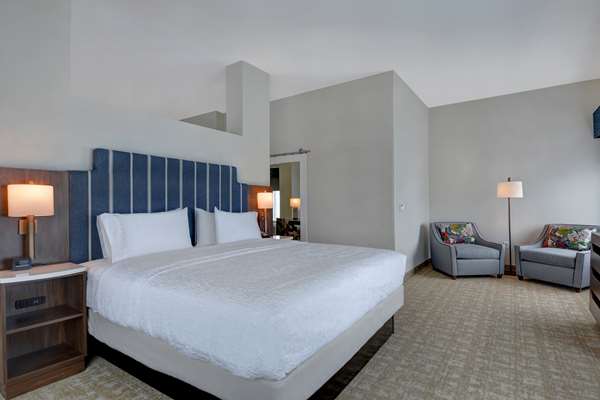  - Hampton Inn & Suites Downtown Capitol View Nashville - I-40, Exit 209