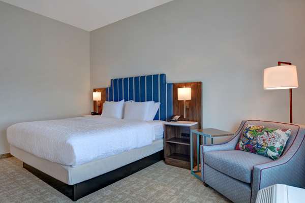  - Hampton Inn & Suites Downtown Capitol View Nashville - I-40, Exit 209