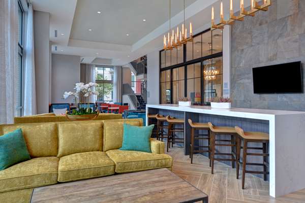 Amenities - Hampton Inn & Suites Downtown Capitol View Nashville - I-40, Exit 209