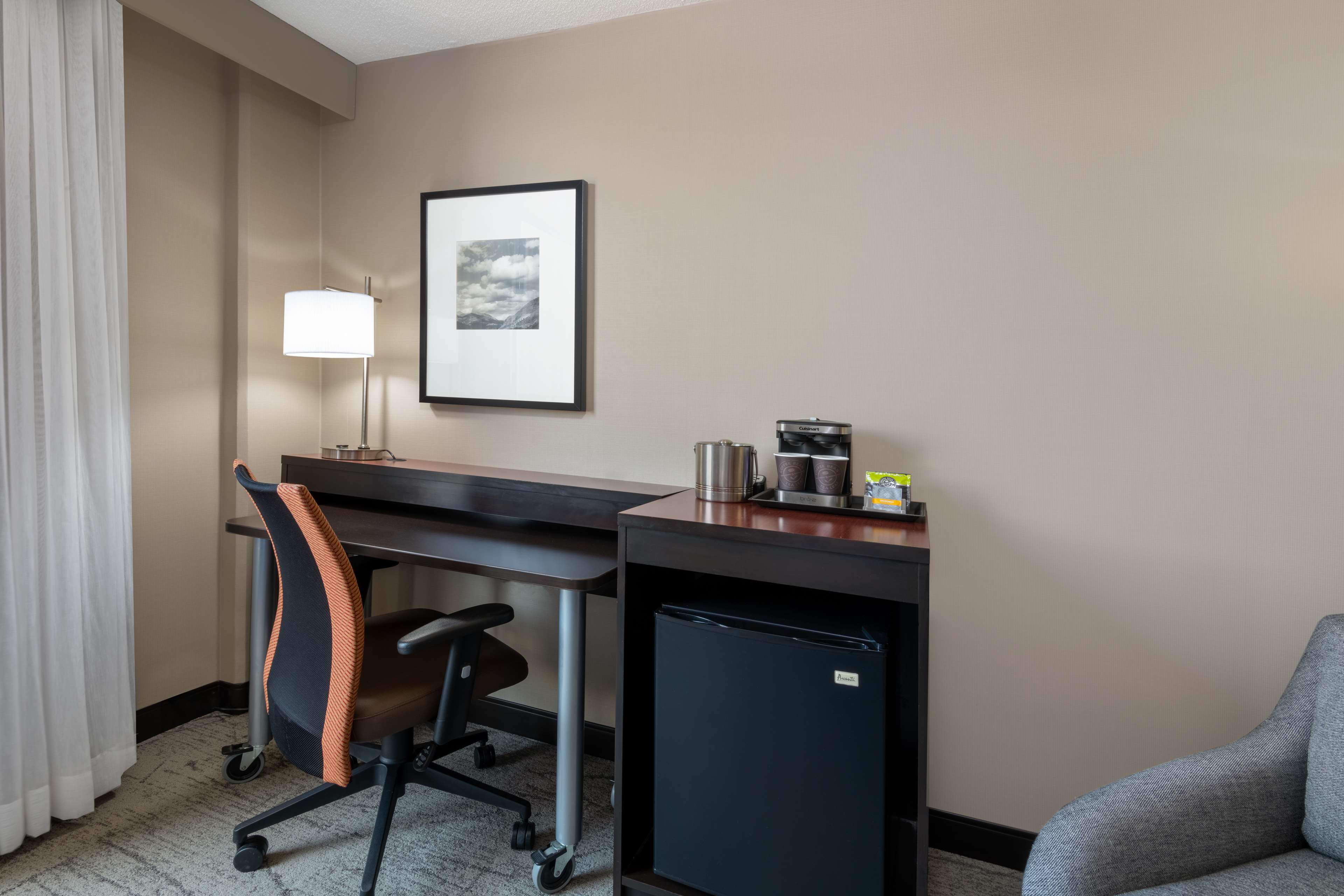 DoubleTree by Hilton Denver Cherry Creek Room Type - 1 KG MTN VIEW HEARING ACC