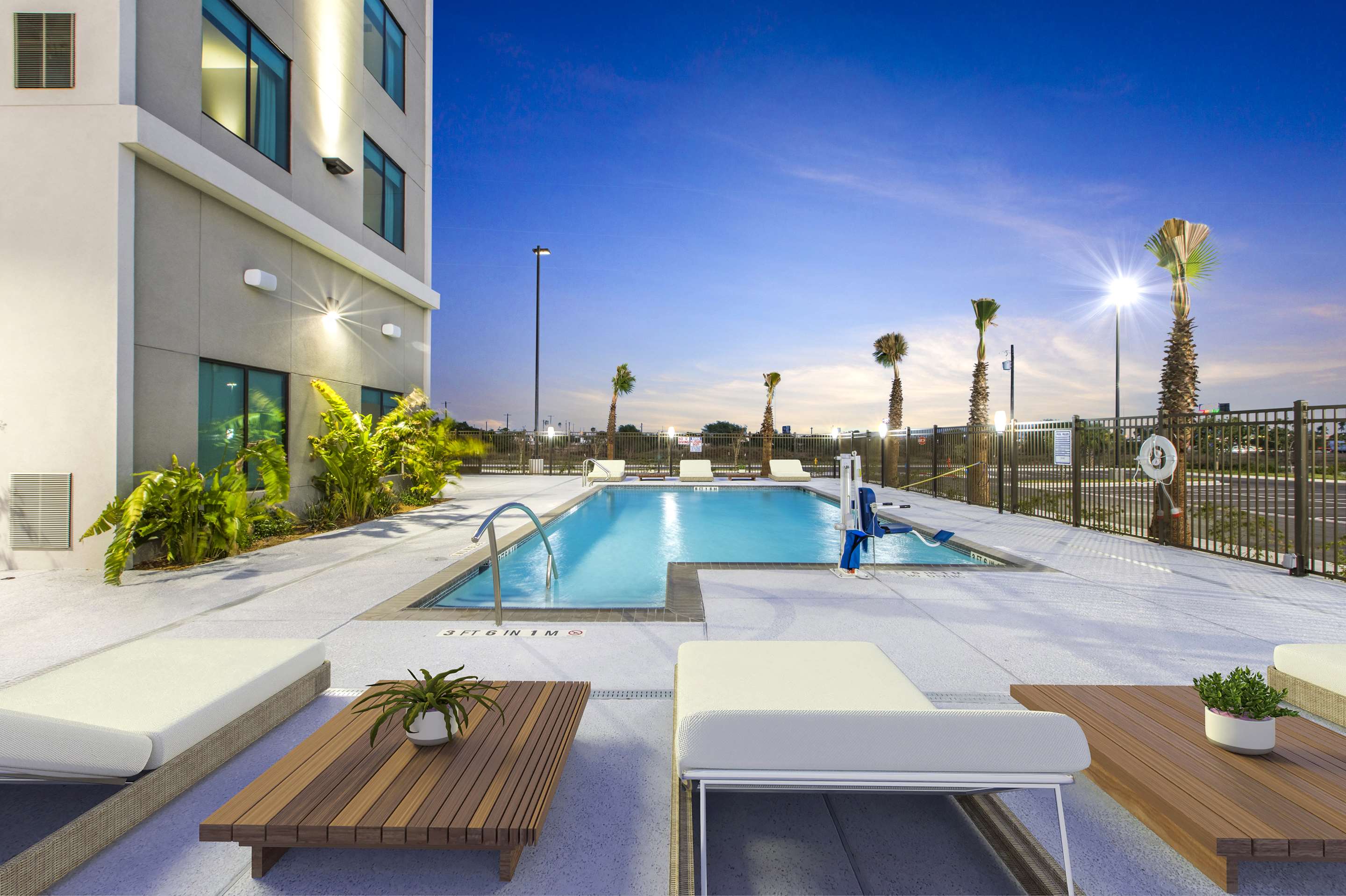 Pool | Hilton Garden Inn Harlingen Convention Center