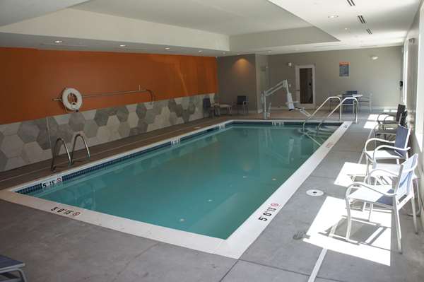 Pool - La Quinta Inn & Suites Marysville - I-5, Exit 202