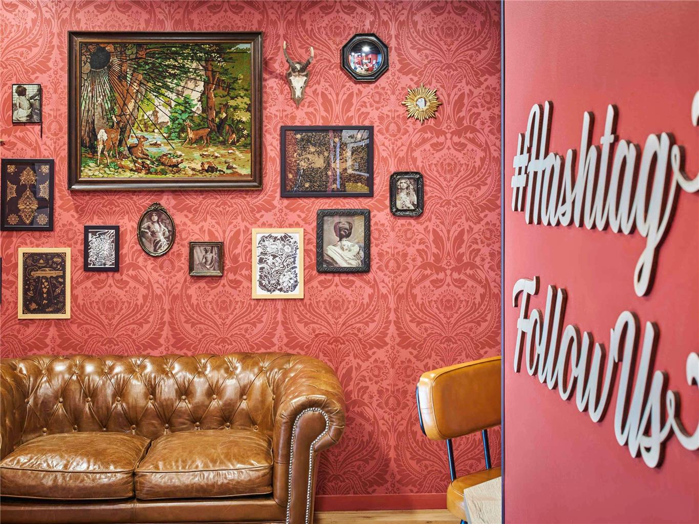 Ibis Styles Paris Magenta