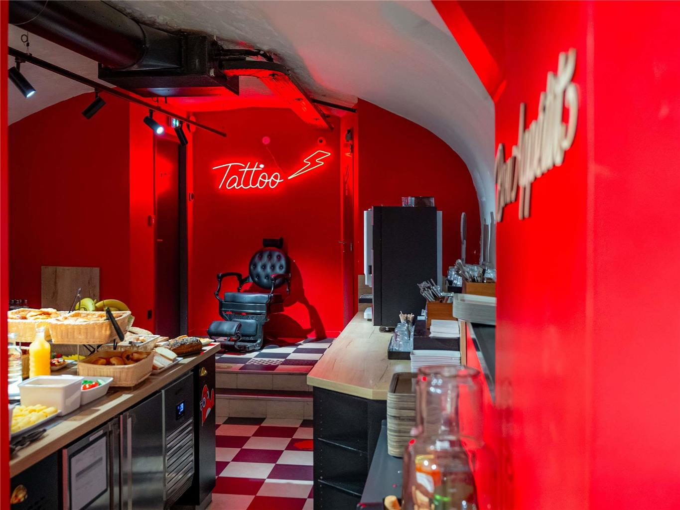 Ibis Styles Paris Magenta