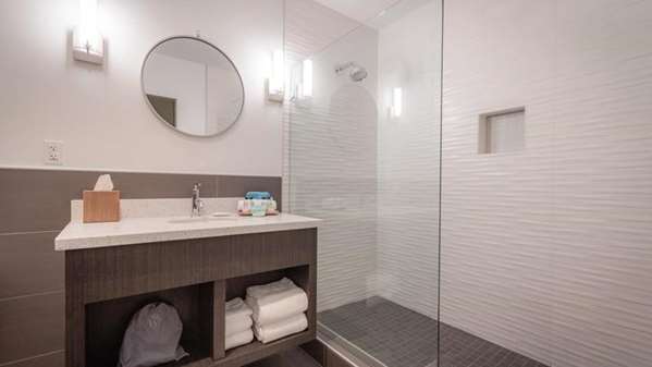 Guest Room,Guest Room Amenity,On-Site