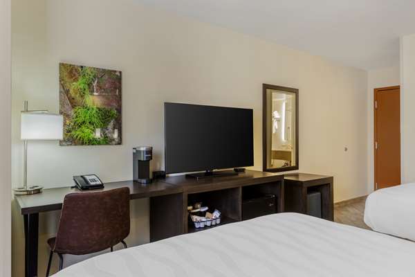 2 Double Beds, Non-Smoking, Mini Fridge, In-Room Safe, Continental Breakfast