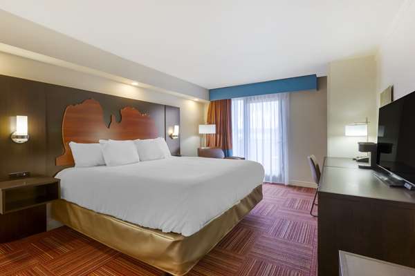 Accessible - 1 Queen, Mobility Accessible, Communication Assistance, Roll In Shower, Mini Fridge, In-Room Safe, Non-Smoking, Continental Breakfast