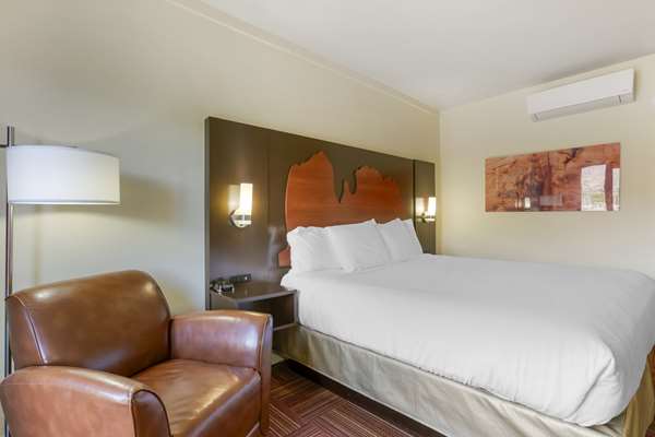 1 King Bed, Non-Smoking, Upper Floor, Balcony, View, Mini Fridge, In-Room Safe, Continental Breakfast