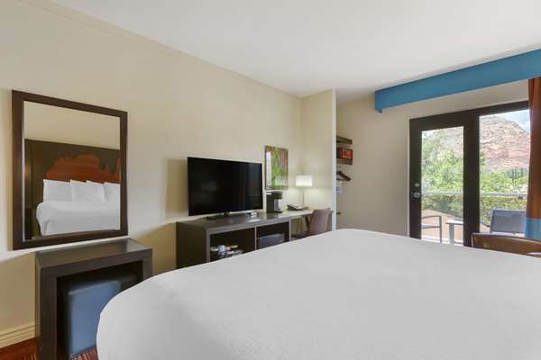 1 King Bed, Non-Smoking, Patio, Mini Fridge, In-Room Safe, Continental Breakfast