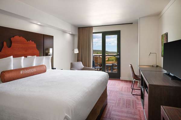 1 King Bed, Non-Smoking, Upper Floor, Balcony, Mini Fridge, In-Room Safe, Continental Breakfast