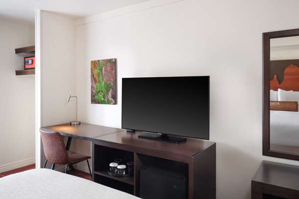 1 King Bed, Non-Smoking, Patio, Mini Fridge, In-Room Safe, Continental Breakfast