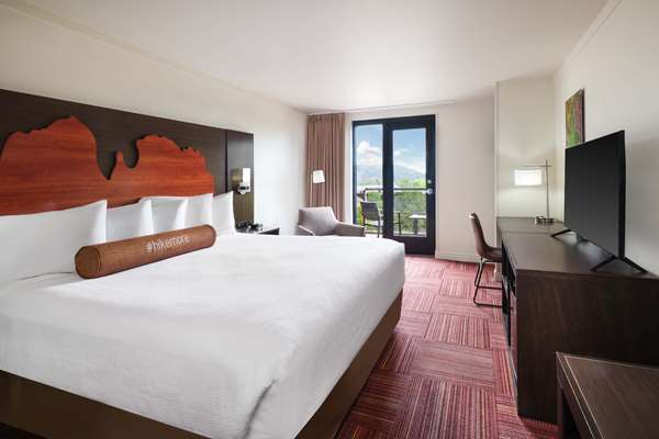 1 King Bed, Non-Smoking, Upper Floor, Balcony, Mini Fridge, In-Room Safe, Continental Breakfast