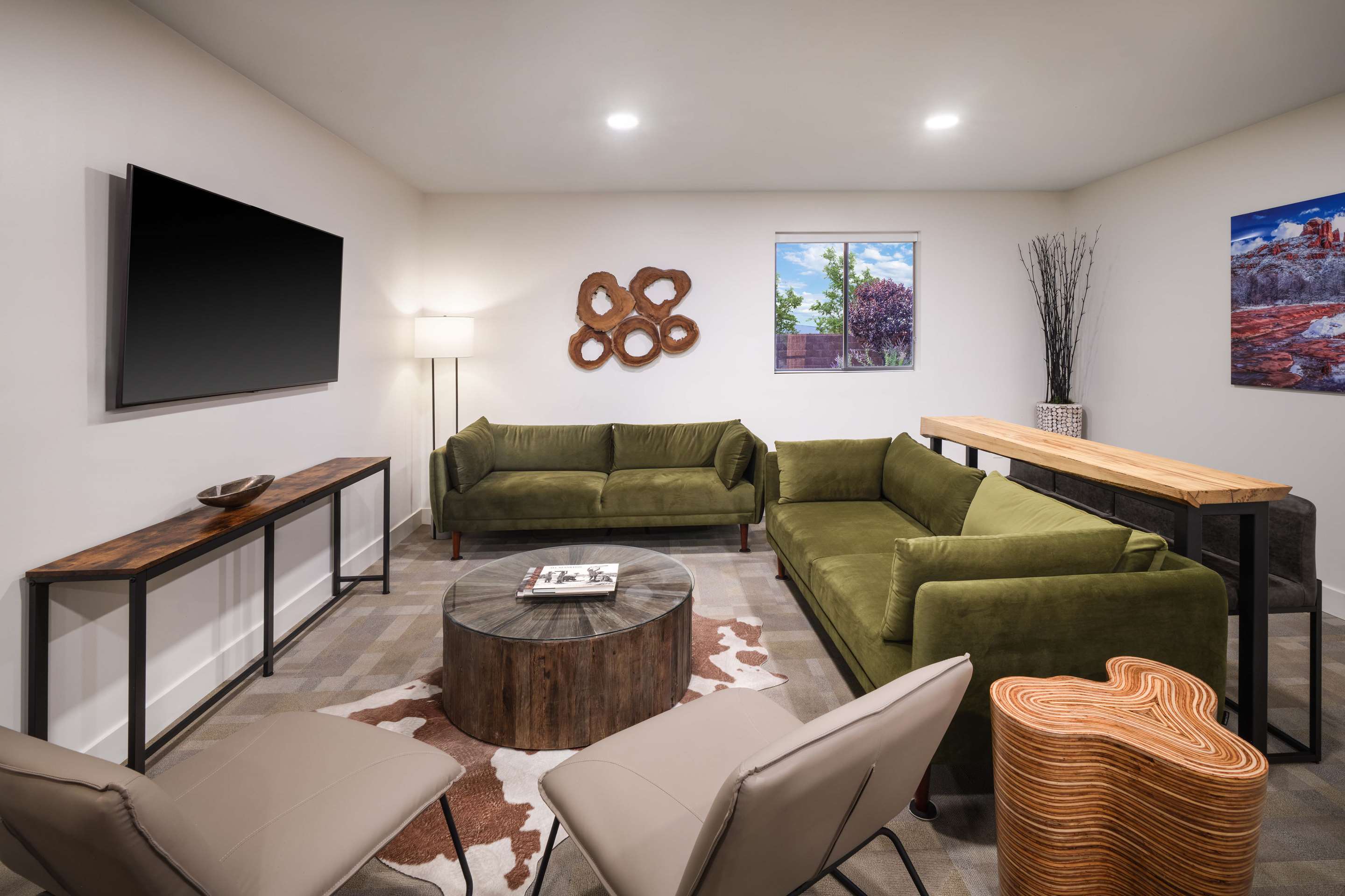 Community Room TV Lounge | Aiden by Best Western Sedona