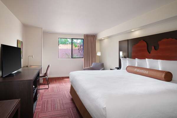 1 King Bed, Non-Smoking, Mini Fridge, In-Room Safe, Continental Breakfast