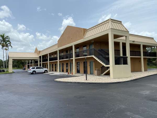 Exterior view - SureStay Hotel by Best Western Fort Pierce - I-95, Exit 129