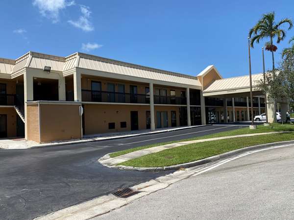 Exterior view - SureStay Hotel by Best Western Fort Pierce - I-95, Exit 129