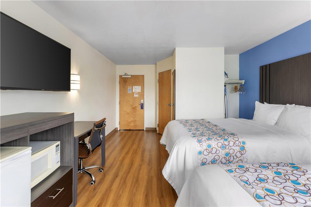 SureStay Plus by Best Western Niagara Falls East-guestroom-Guest Room,On-Site.jpg