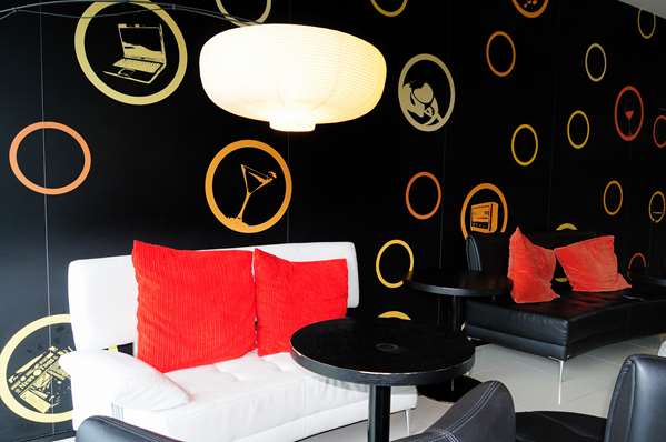 Bar - Travelodge Clinton