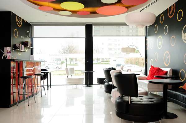 Bar - Travelodge Clinton