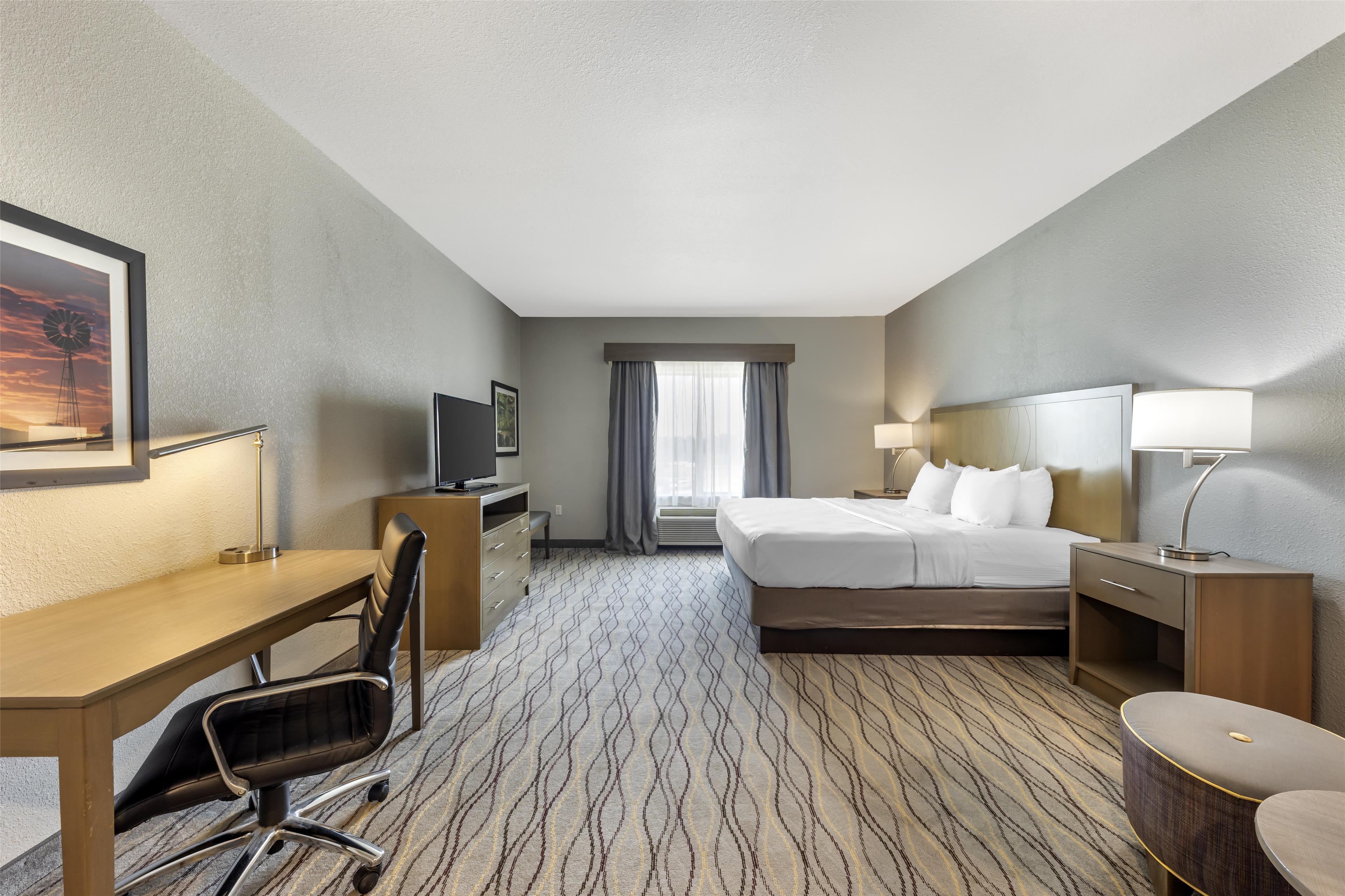 Best Western Plus Pauls Valley - Tap to explore photos