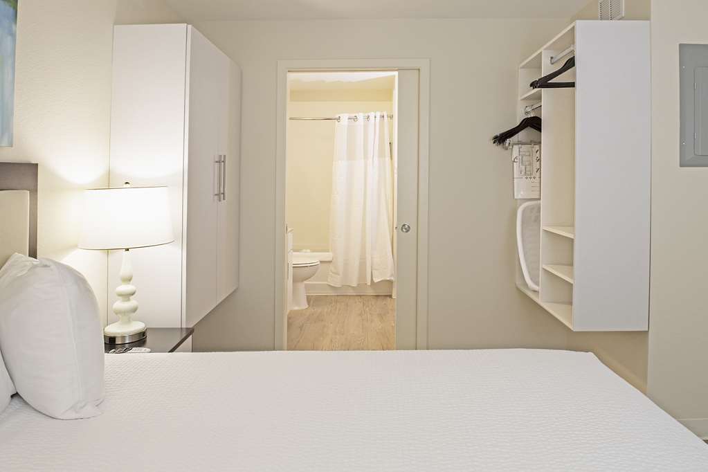 PARKS RESIDENTIAL-RICHARDSON-guestroom-Guest Room,On-Site.jpg